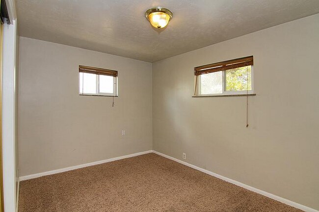 Foto del edificio - 955 Hillview Dr