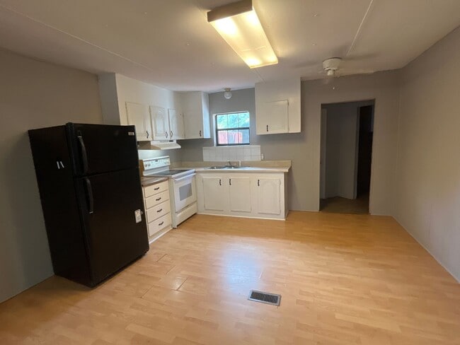 Foto del edificio - 2 Bed 1.5 Bath Duplex