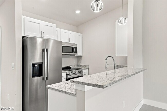 Foto del edificio - 736-738 Gilbert Ave S