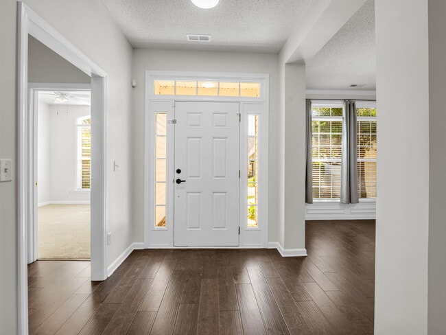 Foto del edificio - 46 Summer Meadow Rd