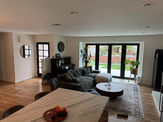 Foto del edificio - 279 Pebble Beach Dr