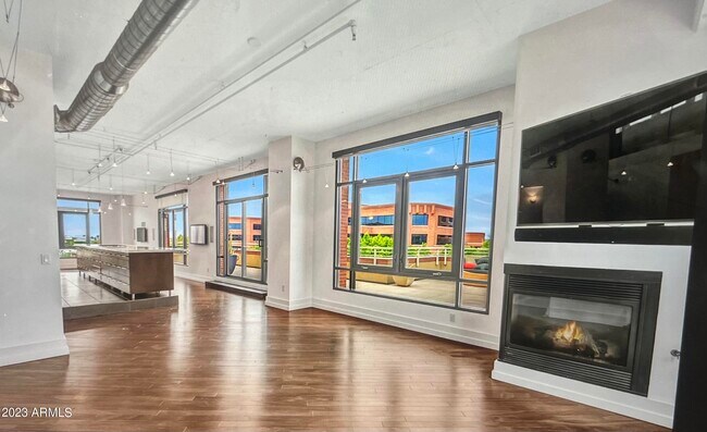 Foto del edificio - 7301 E 3rd Ave