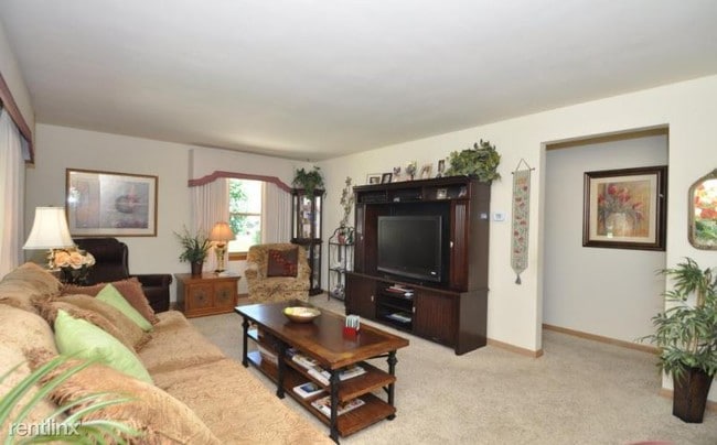 Building Photo - 3 br, 1.5 bath House - 917 Echo Ln