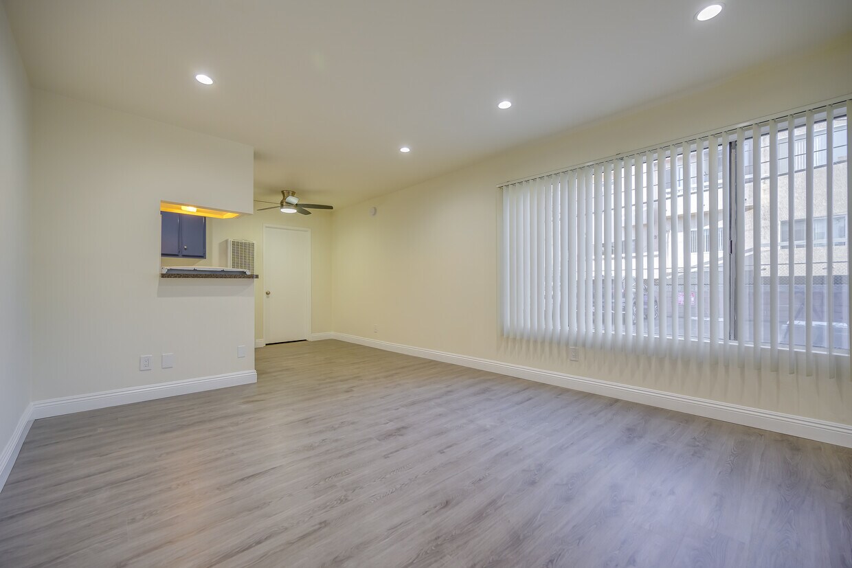 Foto principal - 11924 Avon Way