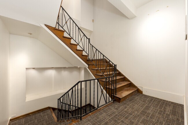 Building Photo - 212 E Ontario St
