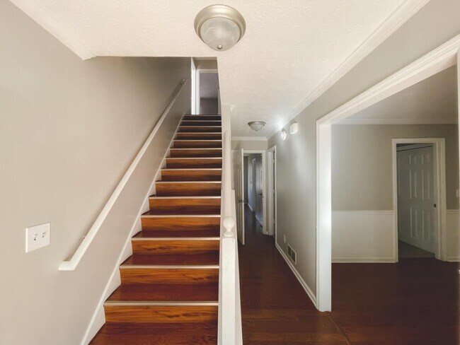 Foto del edificio - 2021 Hunters Cove Dr