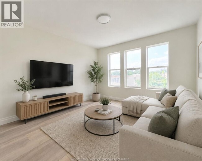Building Photo - 706 Marentette Ave
