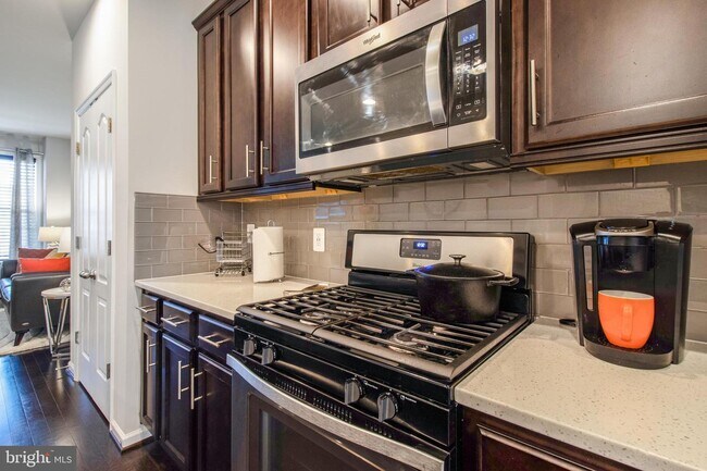 Building Photo - 9048 Fox Stream Way