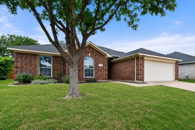 Foto del edificio - 5021 Bayberry Dr