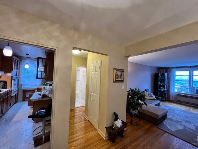 Foyer - 2265 Ocean Pky