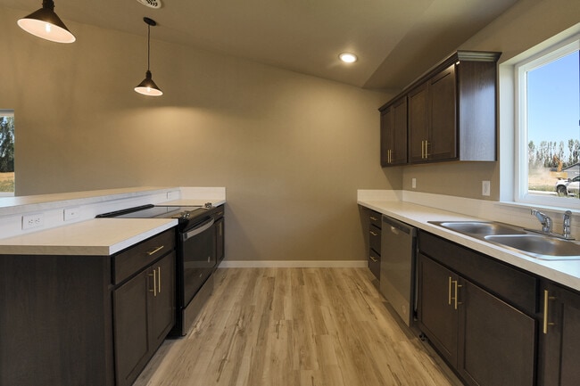 Building Photo - 407 Pear Dr