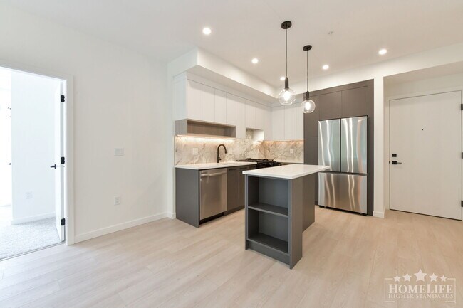 Photo du bâtiment - Modern 2 Bedroom, 2 Bathroom Condo at Park & Maven