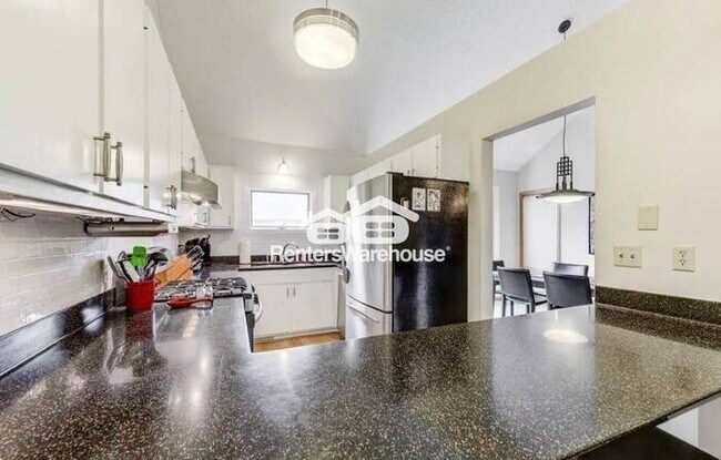 Building Photo - Now Available is this charming 2-bedroom, 2-bathroom townhome in Minneapolis!