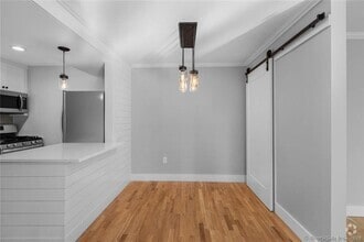Building Photo - 5 Apricot Ln