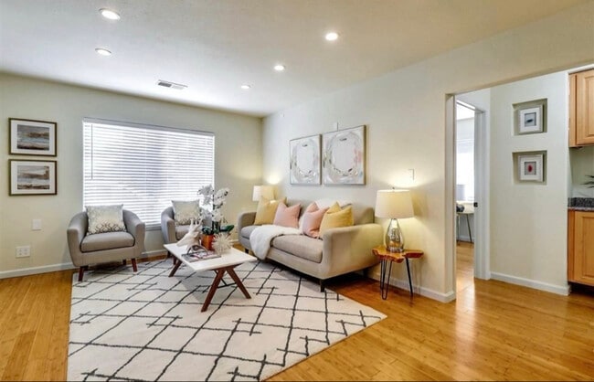 Building Photo - 986 Pope Way