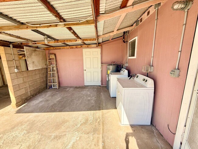 Foto del edificio - 4 Bedroom / 1 Bath House for Rent in Wailuku!