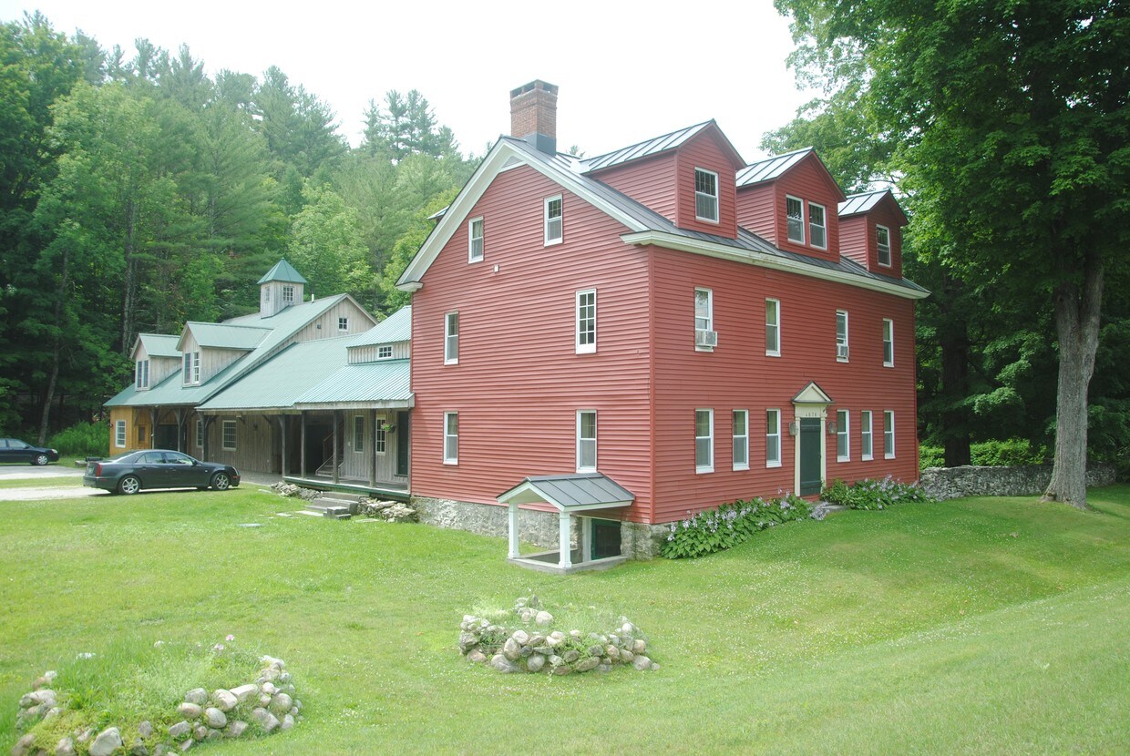 Building Photo - 4676 VT Route 7A