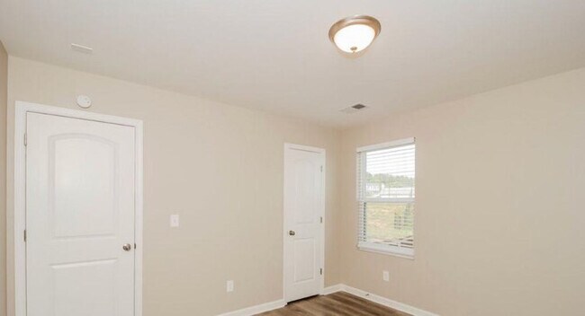 Building Photo - 505 Brady Dr