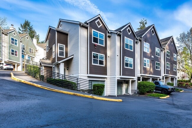 Building Photo - 2 bd 1.75 bath Lynnwood Townhome  availabl...