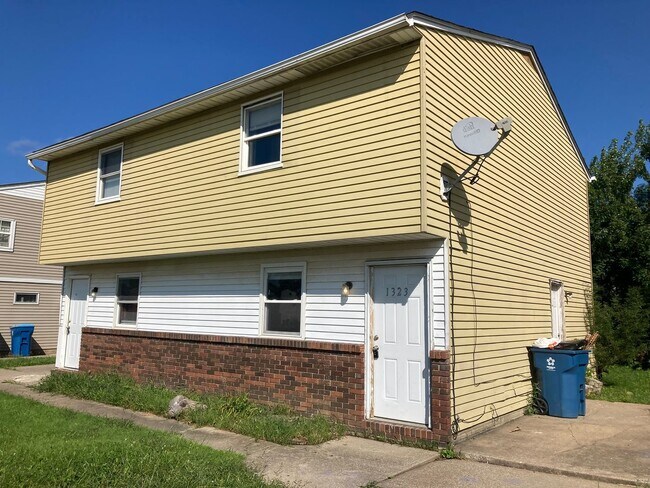 Building Photo - Massachusetts Ave 1321-1323 (Duplex)