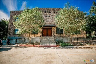 Building Photo - 1011 N LBJ Dr