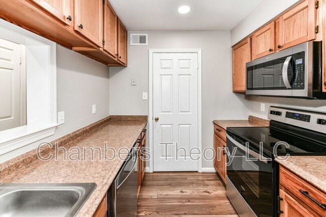 Foto del edificio - 8616 Shadwell Dr