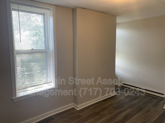 Building Photo - 235 Maclay St
