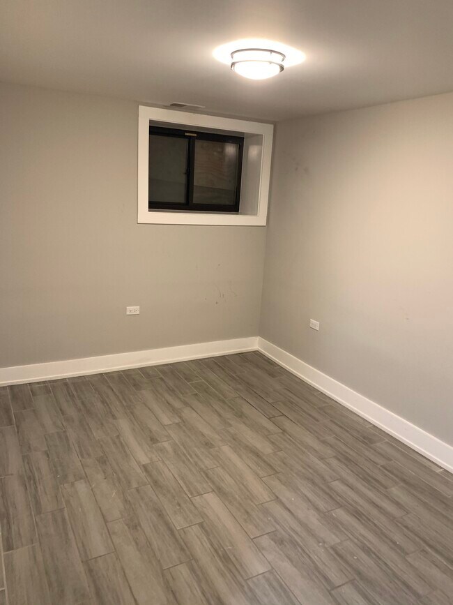 Bedroom 2 - 2742 W Polk St