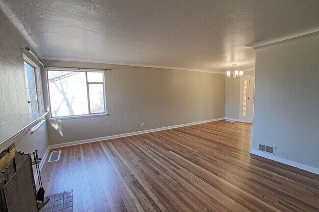 Foto del edificio - 2 bed 1 bath remodeled Denver home