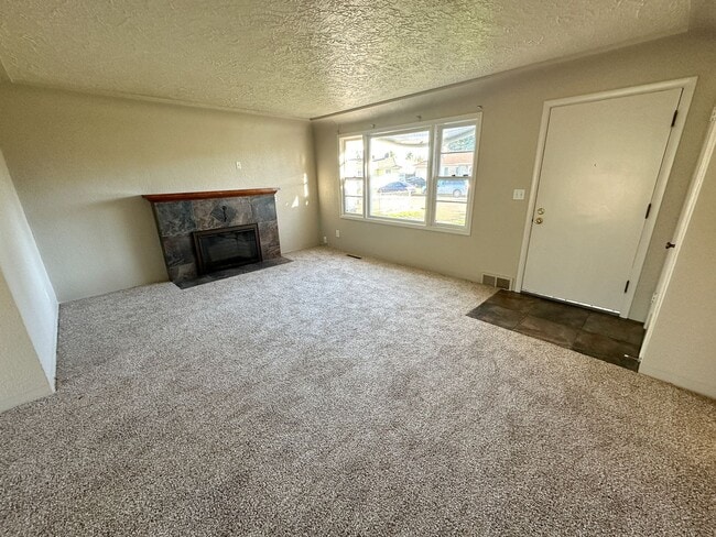 Foto del edificio - 1069 Evergreen Ave NE