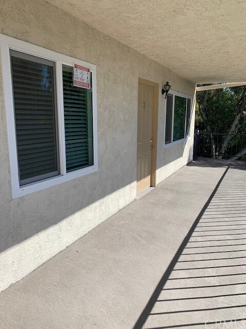 Building Photo - 207 W Marquita