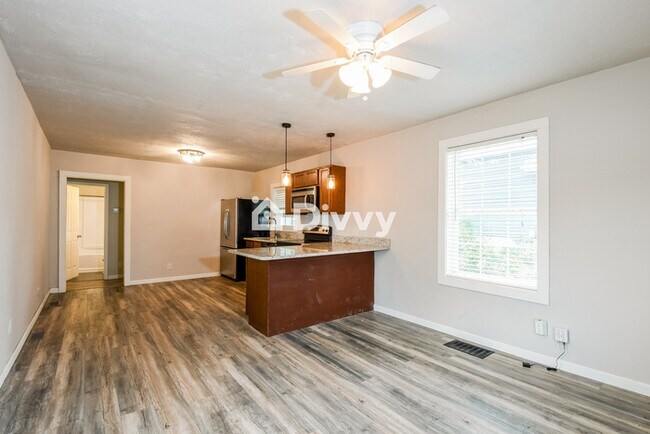 Foto del edificio - 2219 Wengler Ave, Overland, MO 63114, USA