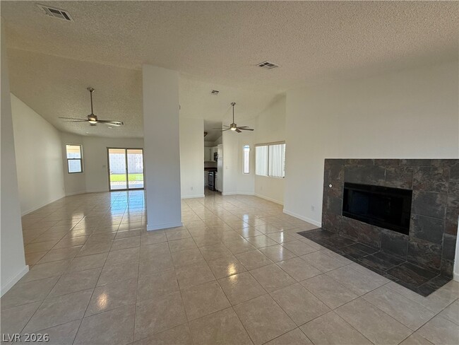 Building Photo - 488 Chelsea Dr
