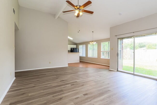 Foto del edificio - 12627 Day Hollow Ln
