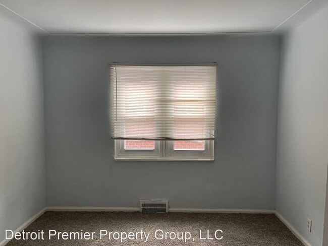 Building Photo - 3 br, 1.5 bath House - 16620 Robson