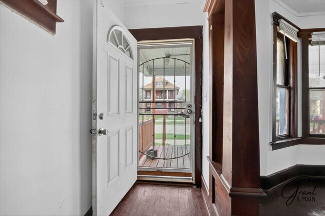 Building Photo - 127/129 W. Buena Vista - AIS-HASE LLC