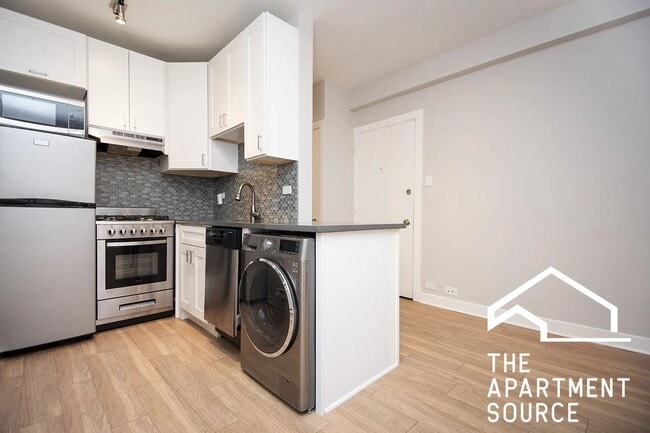 Photo - 511 W Belmont Ave Apartment