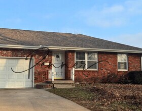 Building Photo - 807 NE Magellan Ave