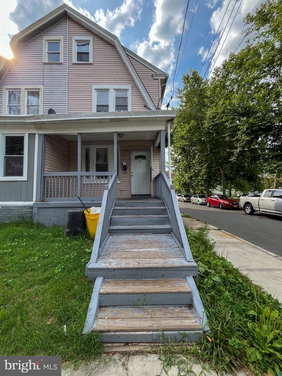 Building Photo - 57 Laurel Ave