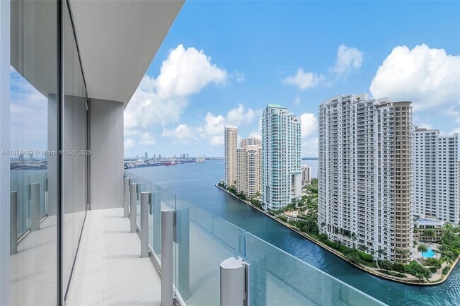 Building Photo - 300 Biscayne Blvd Way