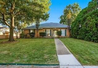 Building Photo - 1412 Woodcreek Dr