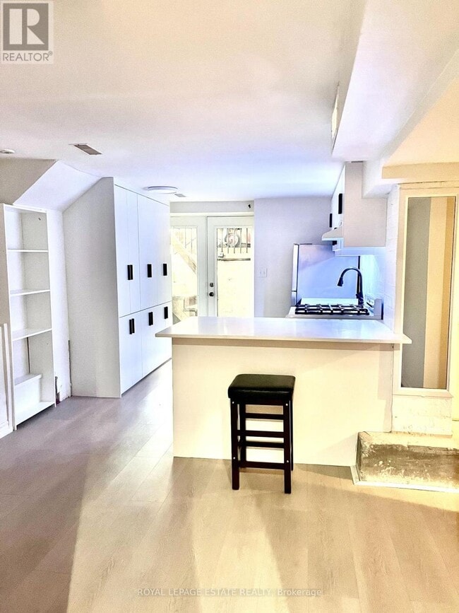 Building Photo - 5 Edgewood Gardens