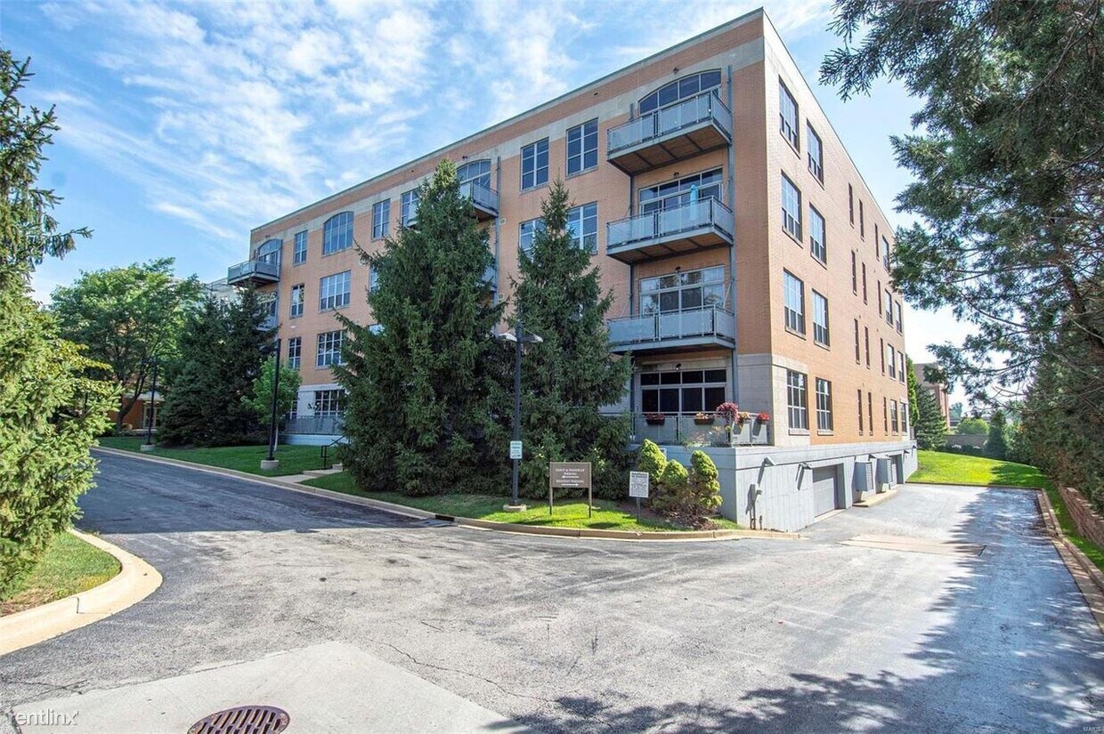 630 Emerson Rd, Creve Coeur, MO 63141 House Rental in Creve Coeur, MO