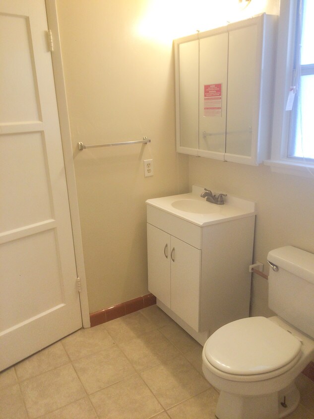 Foto del edificio - FABULOUS WESTCHESTER 1-BEDROOM APT. HOME