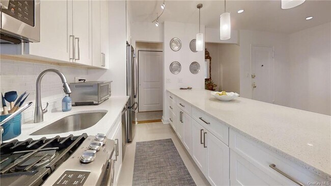 Foto del edificio - 3840 Greystone Ave