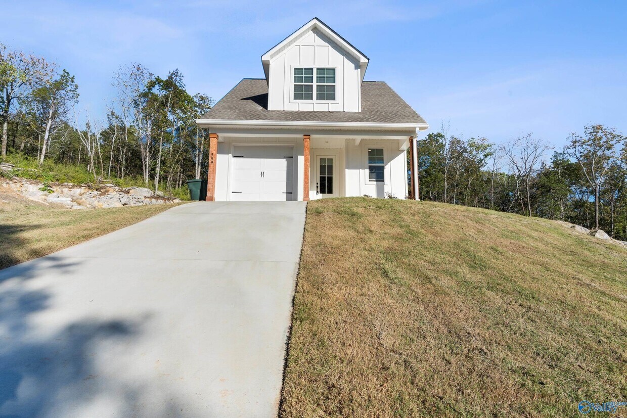 Foto principal - 559 Farmingdale Rd SE