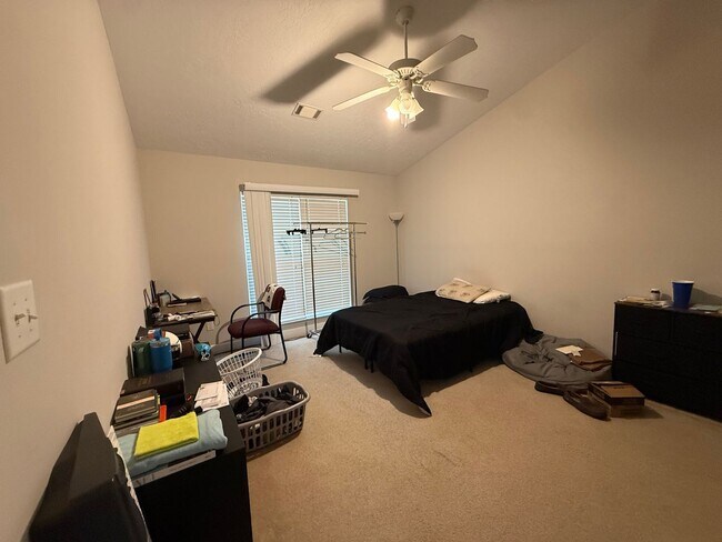 Foto del edificio - Great 2 Bedroom 2 Bath Townhouse with Garage