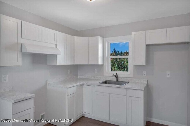 Foto del edificio - 7 Pollys Park Dr