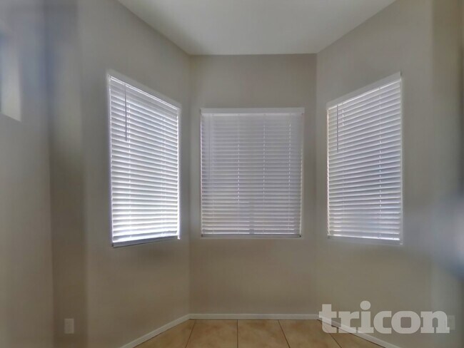 Foto del edificio - 7251 W Paradise Ln