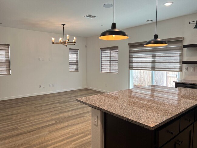 Foto del edificio - Three Bedroom Three Bathroom Home with Solar